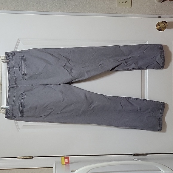 Old Navy "broken in straight" (Old Navy's term) 100% cotton pants, size 32X32 - Picture 3 of 6